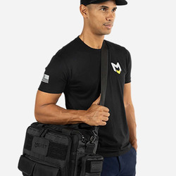 Commander 15L Black Shoulder Bag